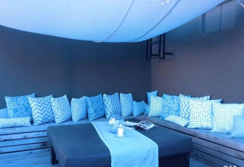 Defensa 821 Bed & Breakfast