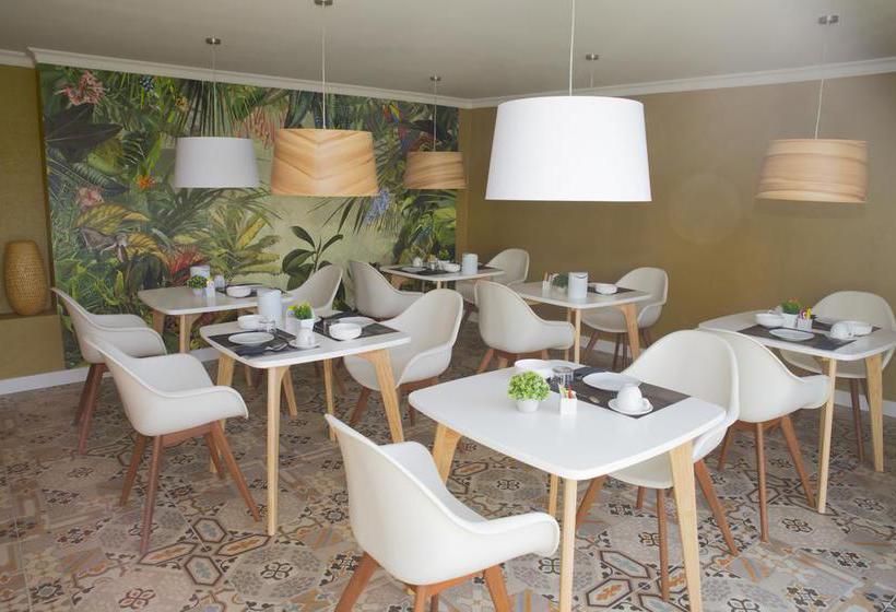 The Vintage Club Caters To Gay Men