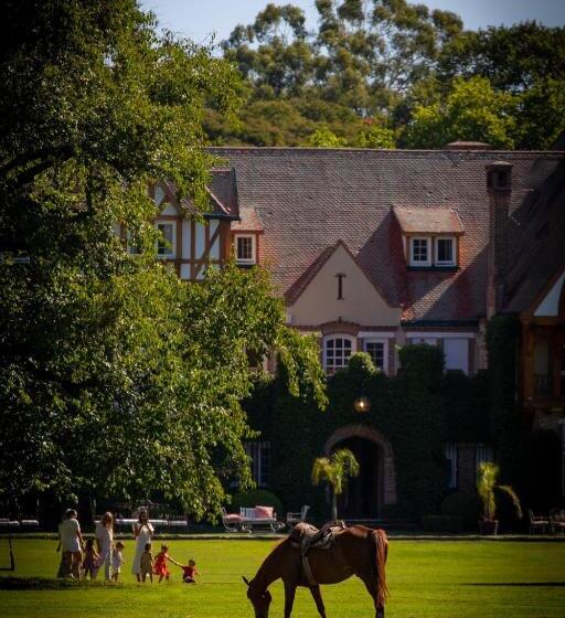 ホテル Estancia Villa Maria