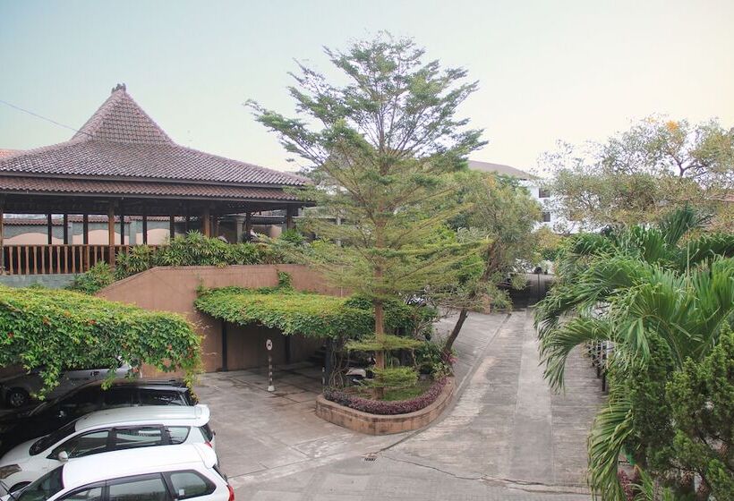 호텔 Front One Resort Yogyakarta