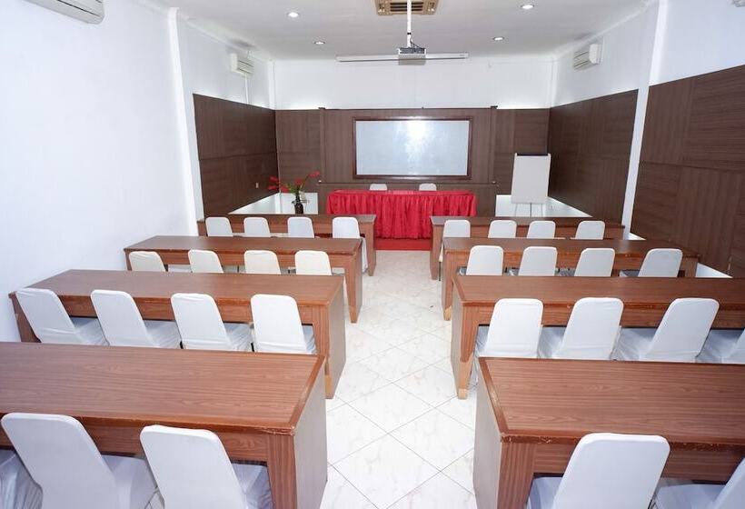 호텔 Front One Resort Yogyakarta