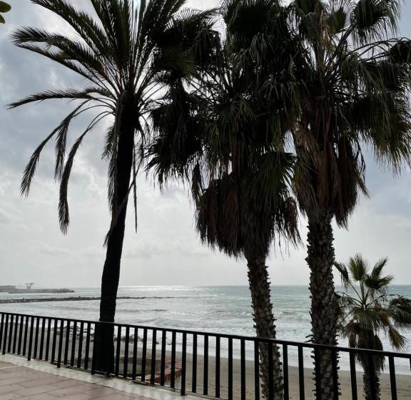 ホテル Hostal El Caprichito Marbella