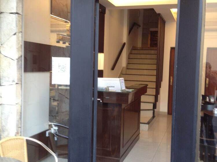 Hotel Lorenzo Suites