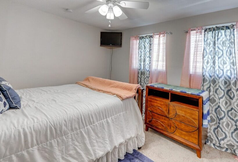 Cozy Jacksonville Home ~ 12 Mi To Downtown!