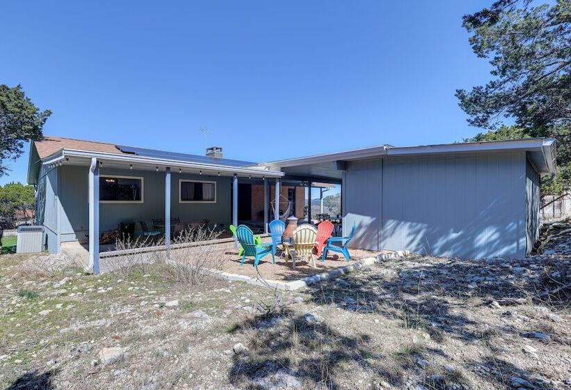 Home W/ Sunroom & Fire Pit Near Canyon Lake!