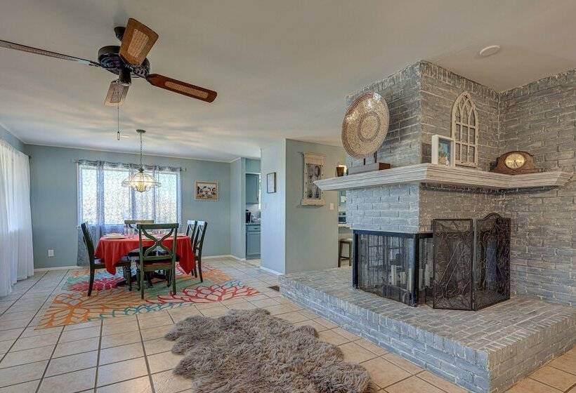 Home W/ Sunroom & Fire Pit Near Canyon Lake!