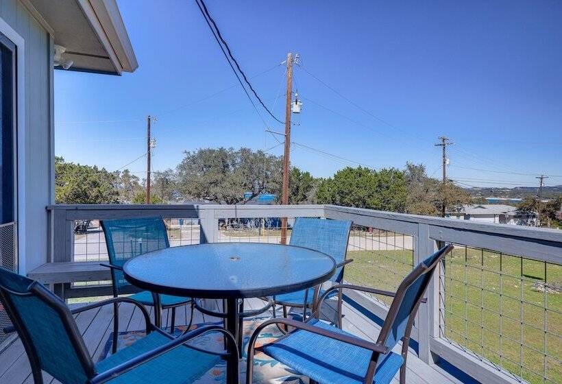 Home W/ Sunroom & Fire Pit Near Canyon Lake!