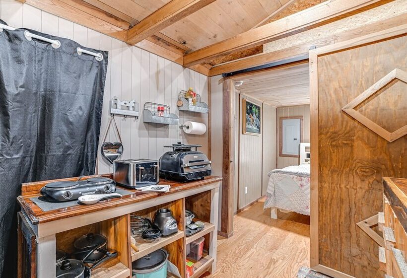 Peaceful Kentucky Countryside Cabin W/ Porch