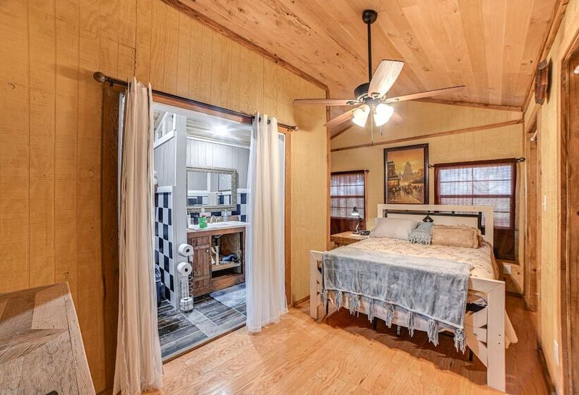 Peaceful Kentucky Countryside Cabin W/ Porch