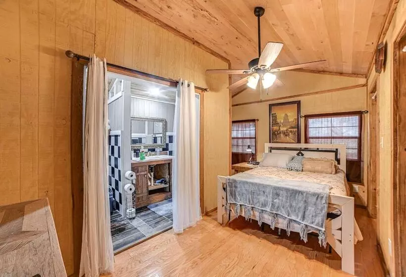 Peaceful Kentucky Countryside Cabin W/ Porch