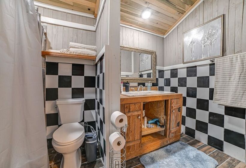 Peaceful Kentucky Countryside Cabin W/ Porch