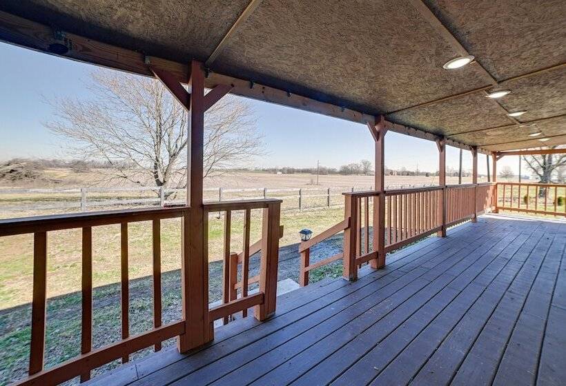 Peaceful Kentucky Countryside Cabin W/ Porch