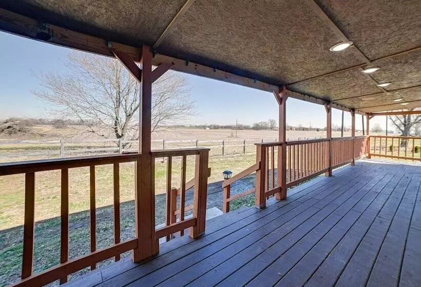 Peaceful Kentucky Countryside Cabin W/ Porch