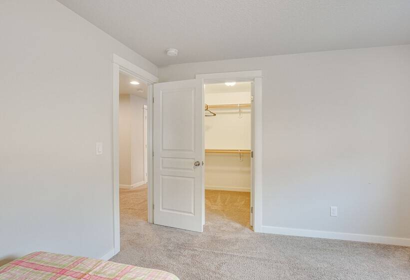 Modern Eugene Home: 2 Mi To University Of Oregon!