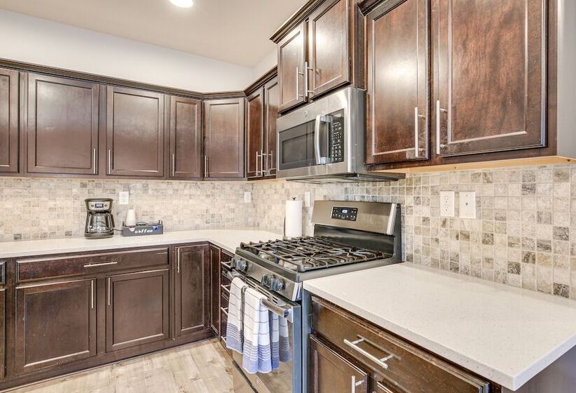 Modern Eugene Home: 2 Mi To University Of Oregon!