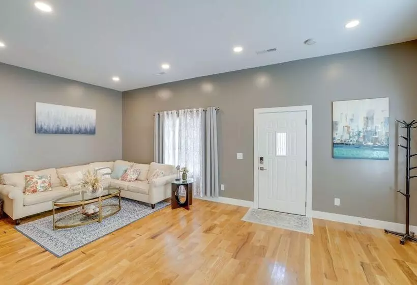 New Albany Home W/ Smart Tvs Near Ohio River!