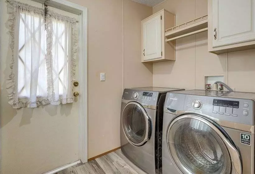 Peaceful Mcalpin Home On 5 Acres W/ Private Deck!