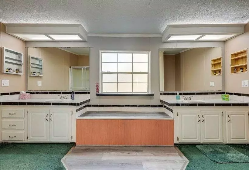 Peaceful Mcalpin Home On 5 Acres W/ Private Deck!