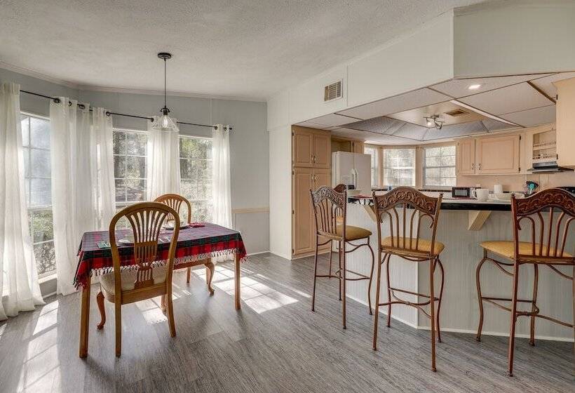 Peaceful Mcalpin Home On 5 Acres W/ Private Deck!