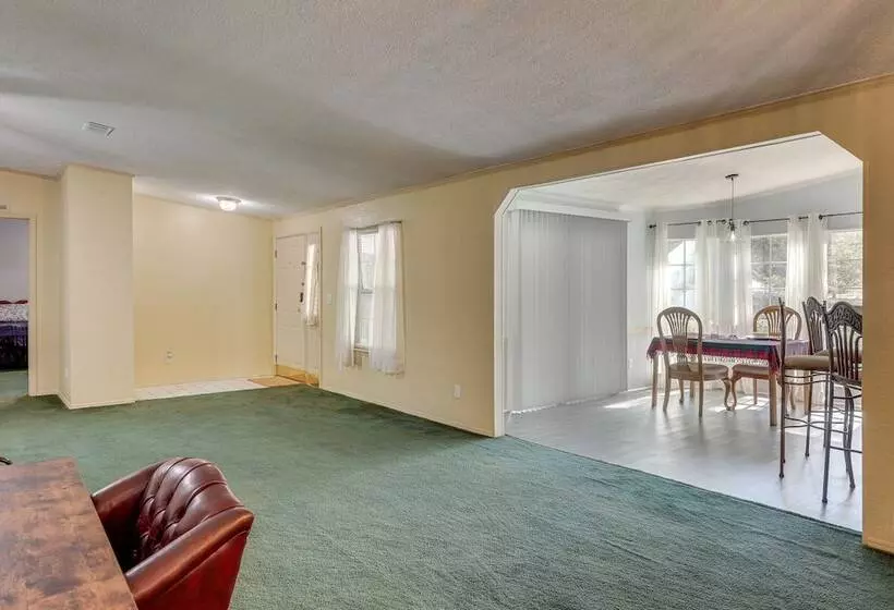 Peaceful Mcalpin Home On 5 Acres W/ Private Deck!