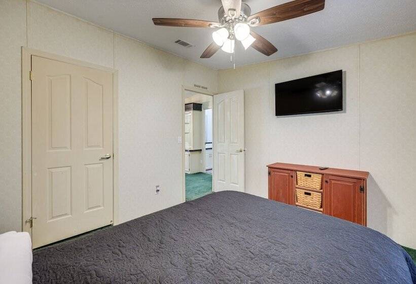 Peaceful Mcalpin Home On 5 Acres W/ Private Deck!