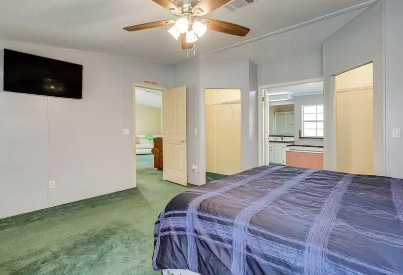 Peaceful Mcalpin Home On 5 Acres W/ Private Deck!