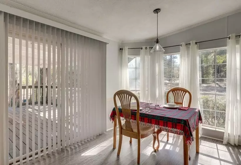 Peaceful Mcalpin Home On 5 Acres W/ Private Deck!