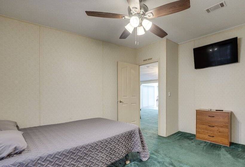 Peaceful Mcalpin Home On 5 Acres W/ Private Deck!