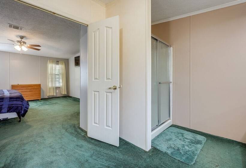 Peaceful Mcalpin Home On 5 Acres W/ Private Deck!