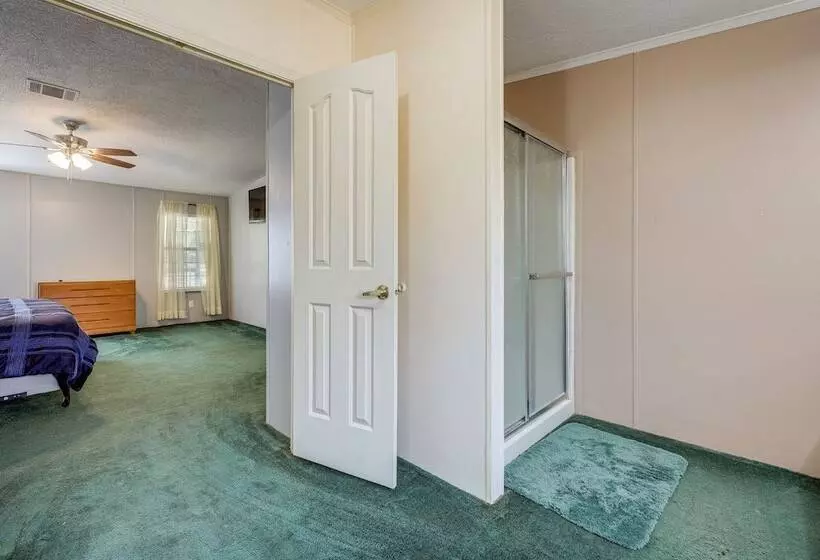 Peaceful Mcalpin Home On 5 Acres W/ Private Deck!