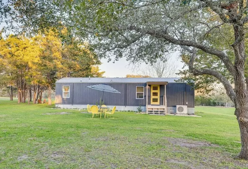 Near Majek Vineyard: Private Schulenburg Cabin