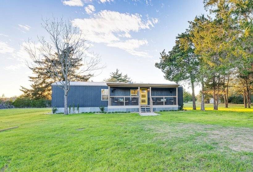 Near Majek Vineyard: Private Schulenburg Cabin