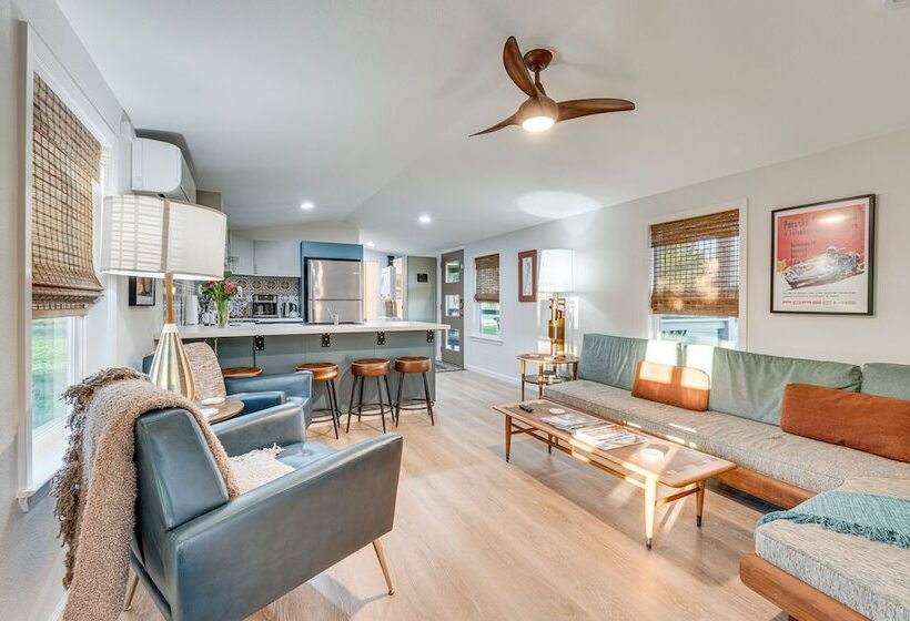 Near Majek Vineyard: Private Schulenburg Cabin