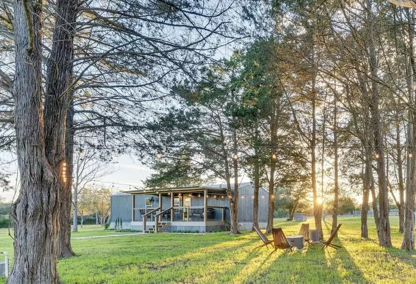 Near Majek Vineyard: Private Schulenburg Cabin