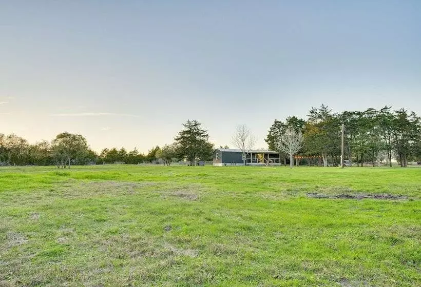 Near Majek Vineyard: Private Schulenburg Cabin