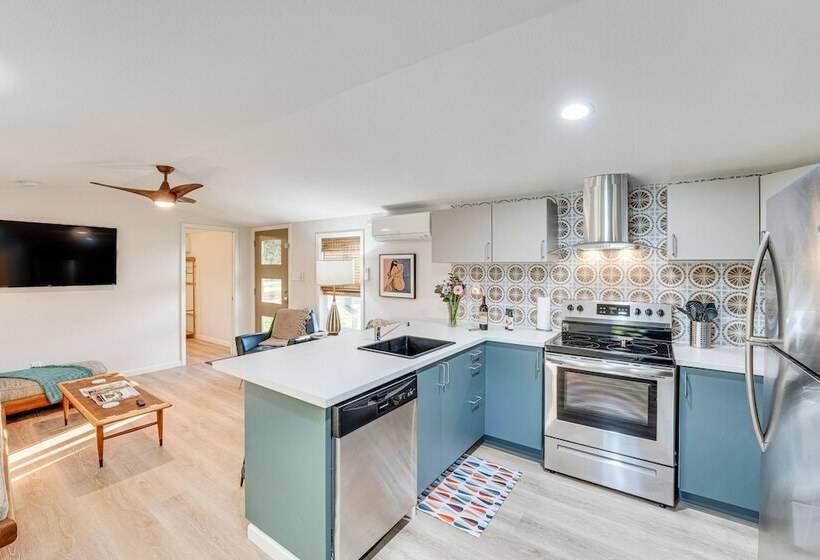 Near Majek Vineyard: Private Schulenburg Cabin