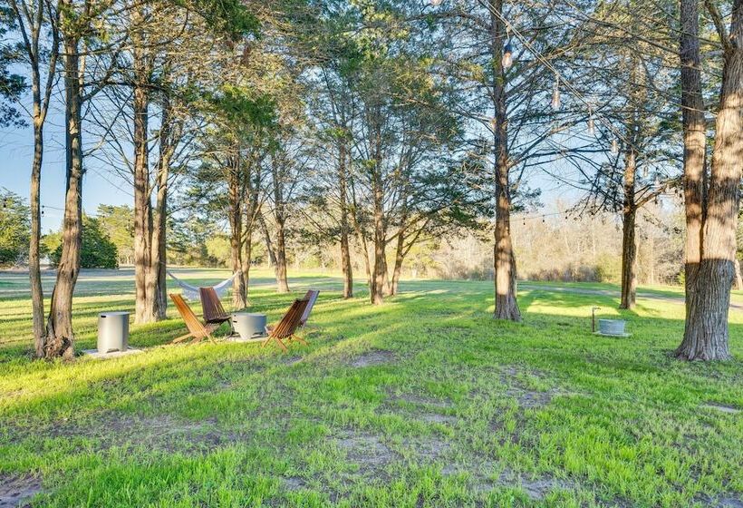 Near Majek Vineyard: Private Schulenburg Cabin