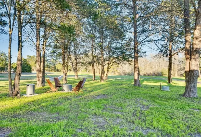 Near Majek Vineyard: Private Schulenburg Cabin