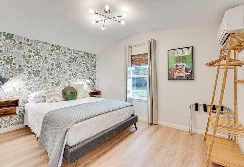 Near Majek Vineyard: Private Schulenburg Cabin