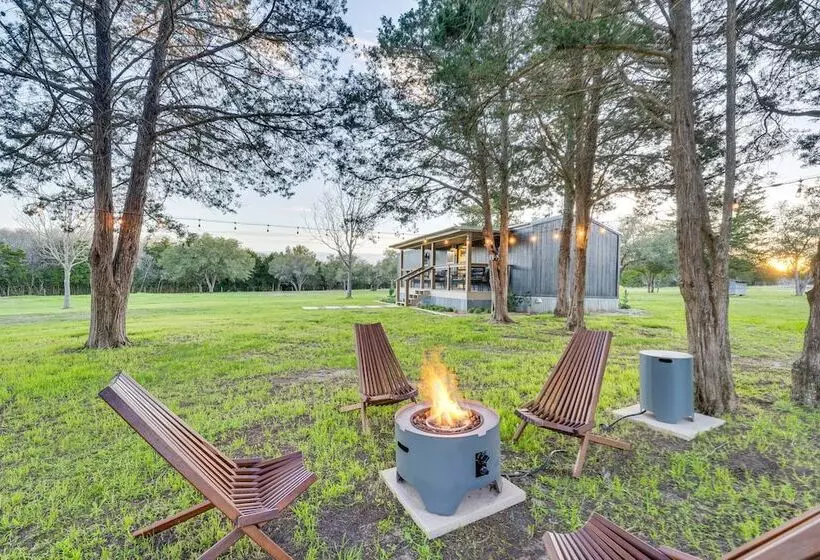 Near Majek Vineyard: Private Schulenburg Cabin