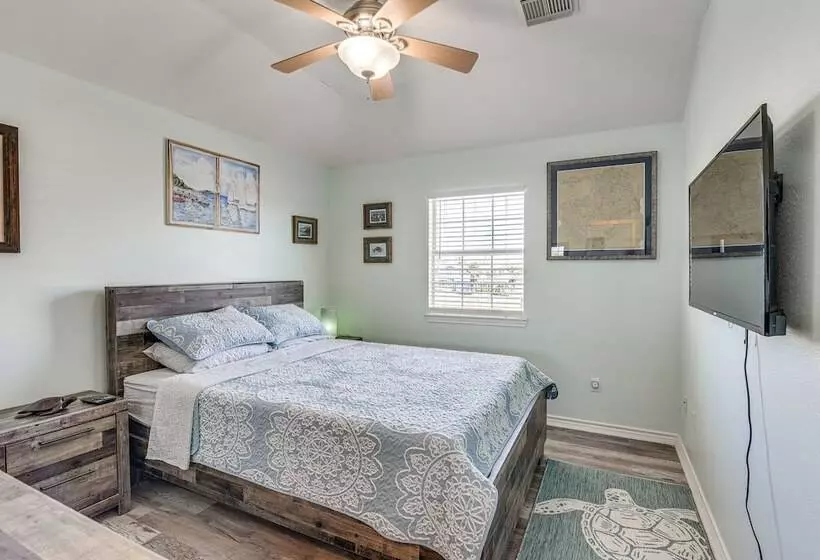 Surfside Beach Retreat W/ Balcony   Walk To Beach!