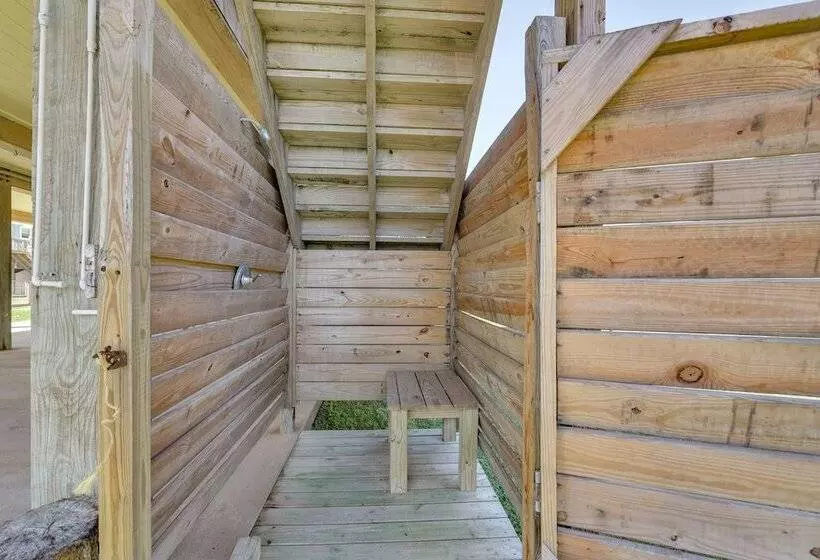 Surfside Beach Retreat W/ Balcony   Walk To Beach!