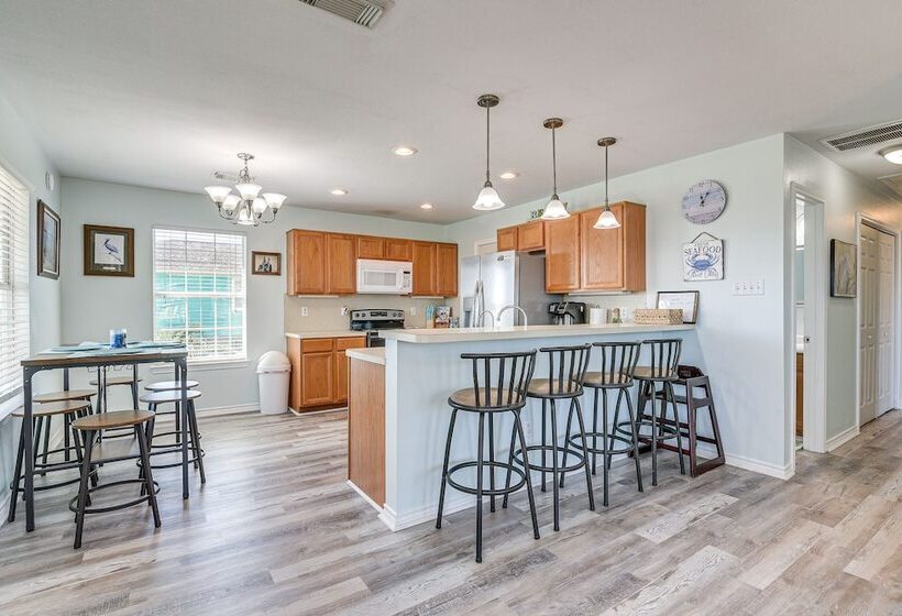 Surfside Beach Retreat W/ Balcony   Walk To Beach!