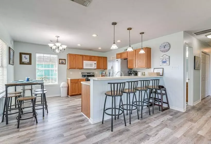 Surfside Beach Retreat W/ Balcony   Walk To Beach!