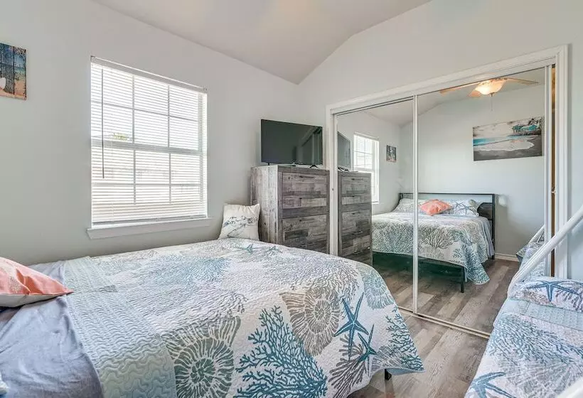 Surfside Beach Retreat W/ Balcony   Walk To Beach!