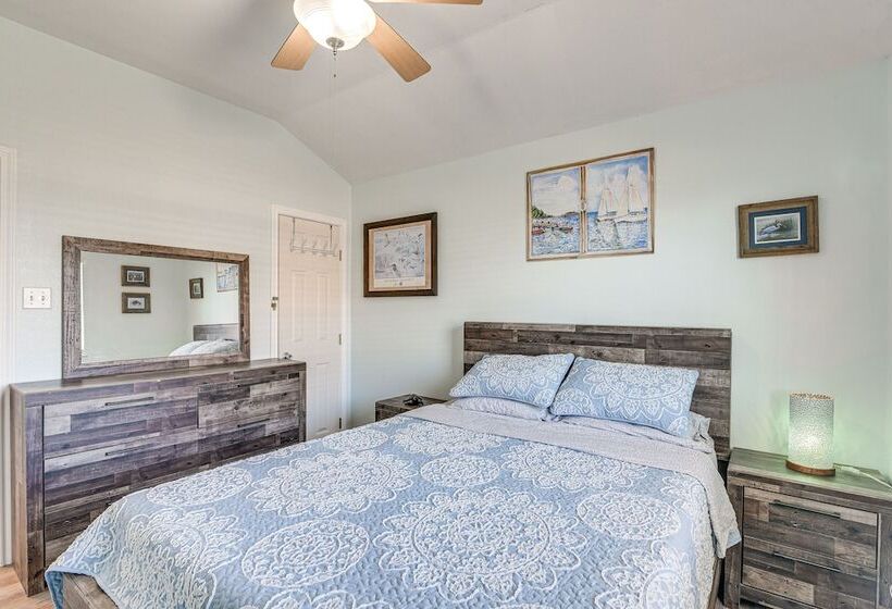 Surfside Beach Retreat W/ Balcony   Walk To Beach!