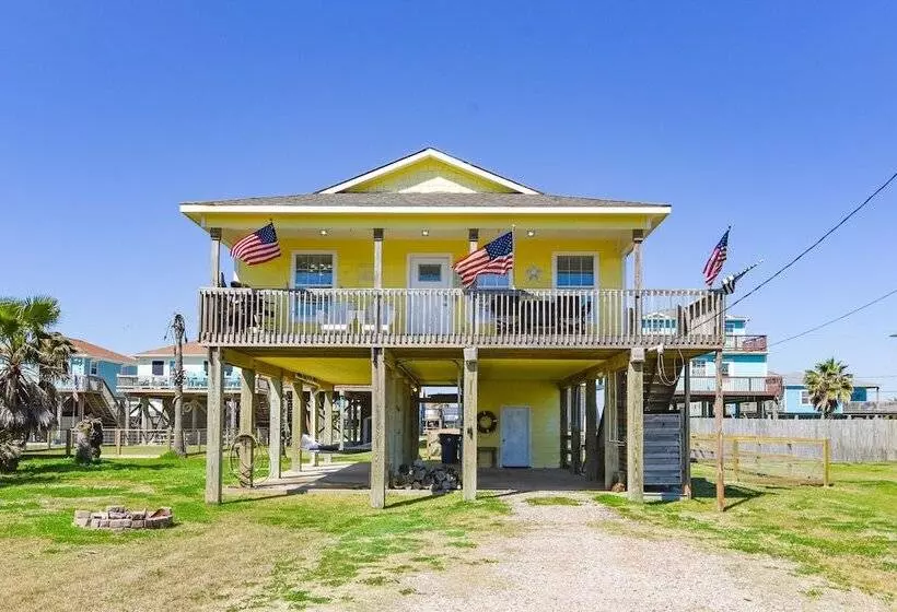 Surfside Beach Retreat W/ Balcony   Walk To Beach!