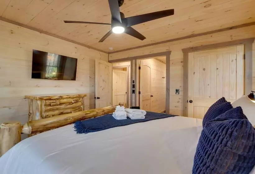 Cabin W/ Hot Tub & Sauna: 5 Mi To Dtwn Blue Ridge!