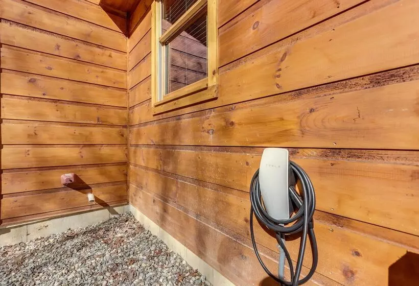 Cabin W/ Hot Tub & Sauna: 5 Mi To Dtwn Blue Ridge!