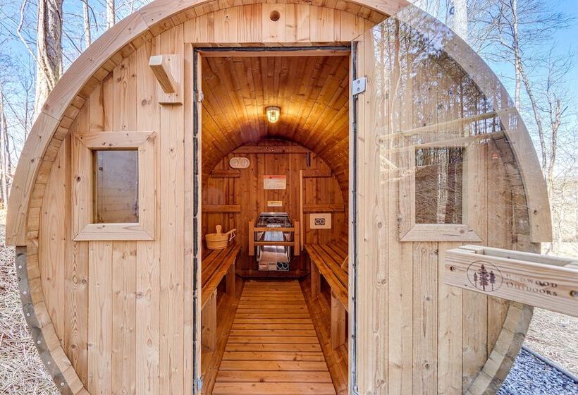 Cabin W/ Hot Tub & Sauna: 5 Mi To Dtwn Blue Ridge!